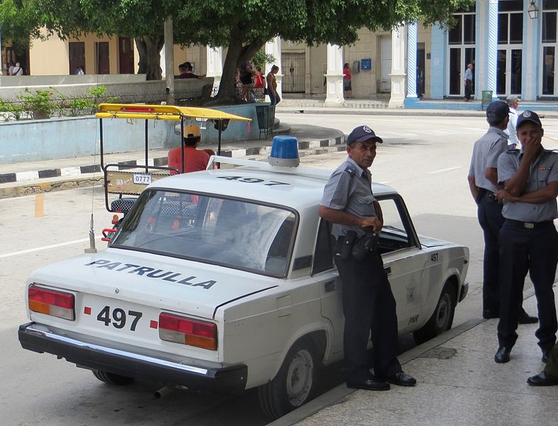 Archivo:Cuba police car 01.JPG