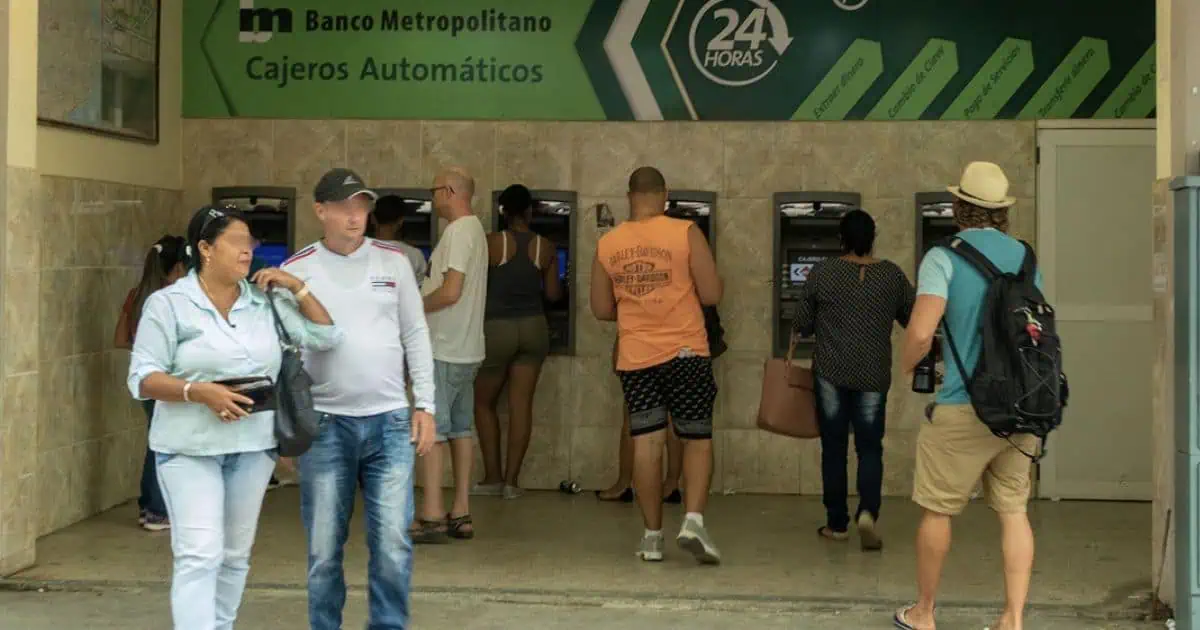Banco Metropolitano permitirá saque en efectivo de BPA y BANDEC pero cobrará una comisión